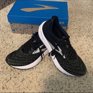 Brooks Hyperion Tempo Size 8